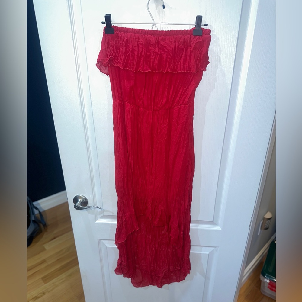 BRAND NEW WITH TAGS 
RED RUFFLED DRESS WITH HOOPS FOR BELT 
NEVER WORN 
SIZE S